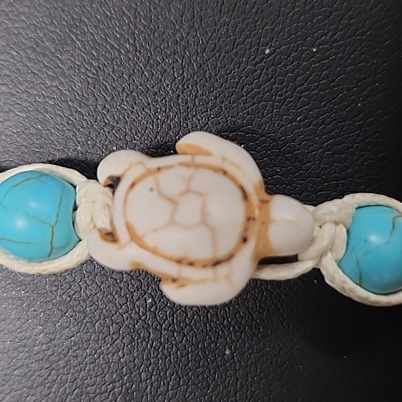 Howlite Turtle Bracelet - Picture 3 of 4